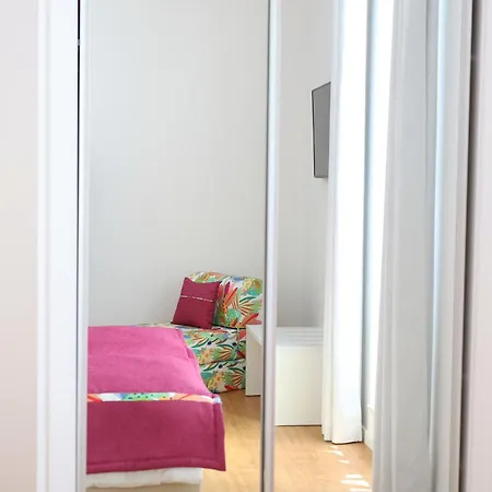Bed & Breakfast Glass Boutique - &