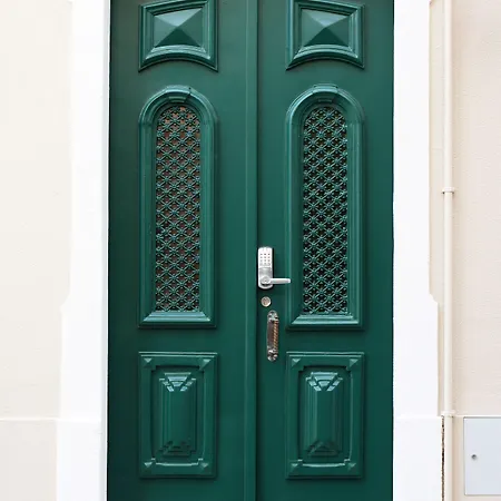 Bed & Breakfast Glass Boutique - &